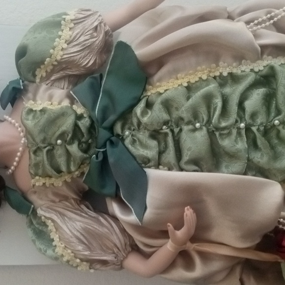 Victorian Porcelain Doll w Box 17" Midwestern Home Products - Picture 4 of 15